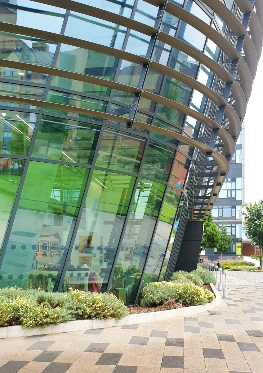 Happy Thursday! Just thought we would show off some of our exterior 🤗