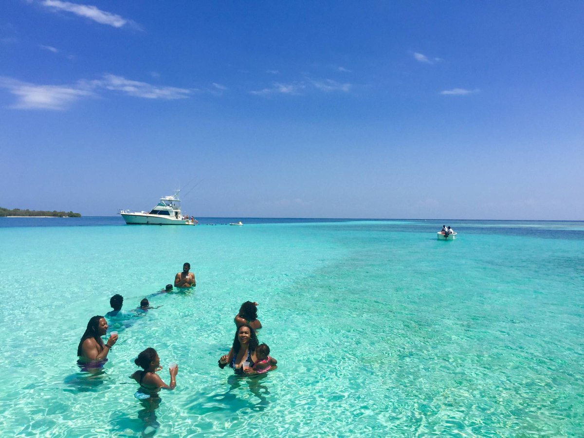 CiviqueEtmoral's tweet photo. Visite aux bancs de sable d'Anse à Galets, Ile de La Gonâve,Haïti 🇭🇹
Dans le département de l’ouest 
EN #HAÏTI 🇭🇹 https://t.co/ZqaPyZp59z