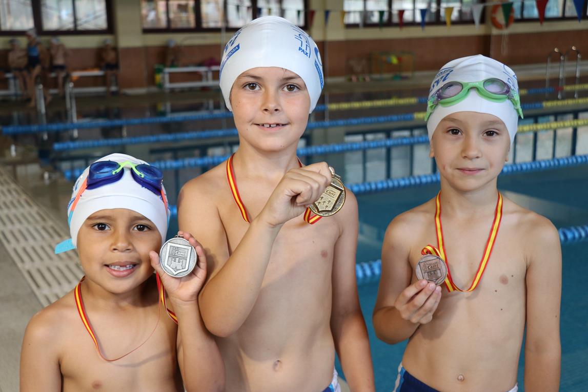 Casvi's tweet photo. 🏊‍♀️Ya tenemos ganadores 🥇🥈🥉del TORNEO DE #NATACIÓN @CASVI, celebrado en nuestras instalaciones acuáticas, entre los alumnos de E. Primaria. ¡Enhorabuena a los campeones y también a todos los finalistas!
#deporte #valores #talento 
📸Todas las fotos en https://t.co/Vm9smdYiAw https://t.co/wkLcNQEZBD