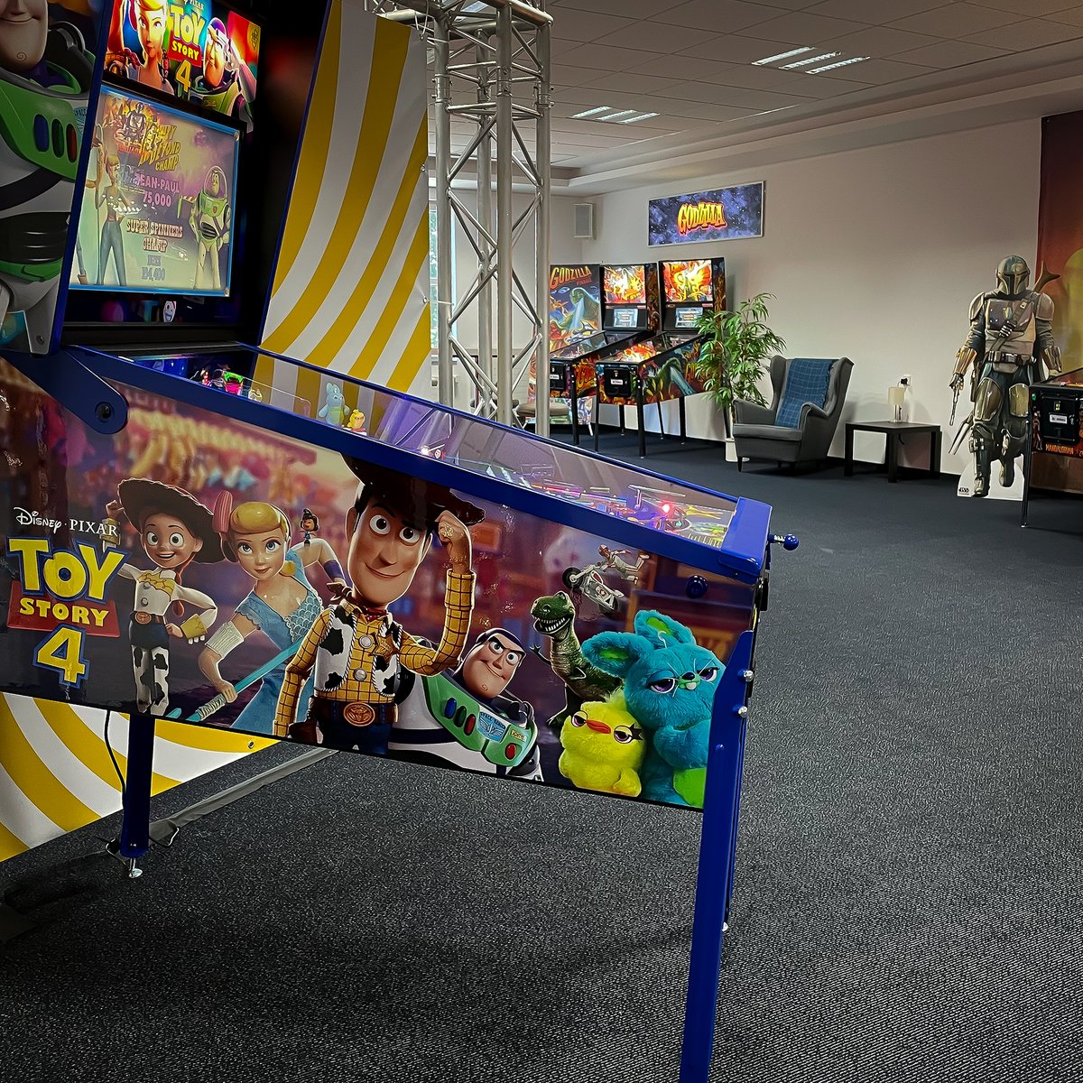 Play your next Toy! – Besuche unseren Showroom und spiele den brandneuen #ToyStory4 Limited Edition von #JerseyJackPinball! – Oder hast Du Interesse an einem Collector´s Edition? Dann kannst Du die Kaufoption hier direkt online bestellen: pinball-universe.de/Toy-Story-4 #Pinball #JJP