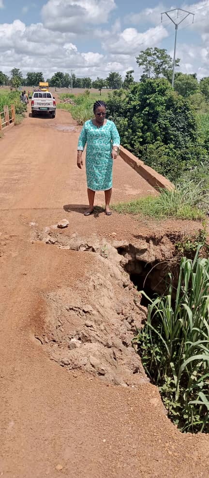 Madame le Maire de la commune Dankpen 2, TITTORA NARE Tanma lance un SOS aux bonnes volontés pour aider la commune à réparer le pont qui la sépare de Kouka( chef lieu de la préfecture de Dankpen).
Contacts:+228 90258224/92015894.
Merci d'avance 🙏🙏🙏🙏