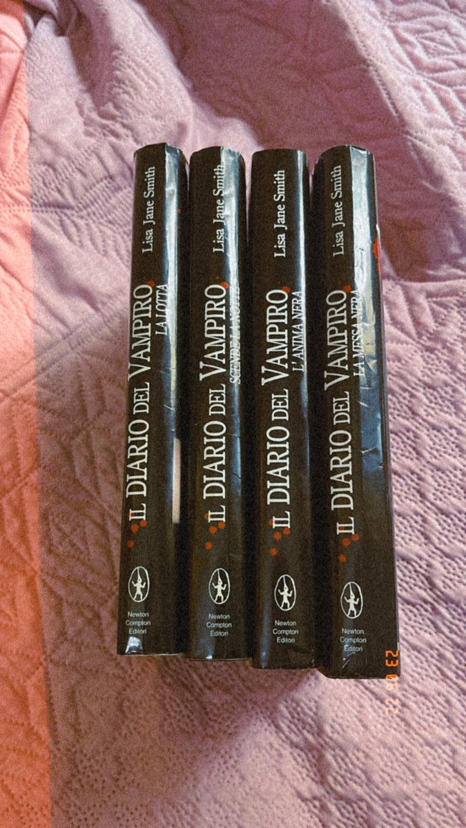 ehjbower's tweet photo. Qualcuno è interessato? Se se ne acquista più di uno c’è uno sconto del 10% sul totale #vinted #vintedlibri #after #ildiariodelvampiro 
V: spac31 https://t.co/fnfczsGw5F