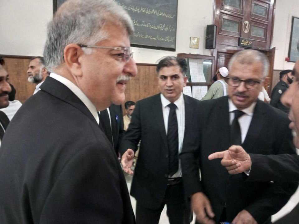 AbidSZuberiASC's tweet photo. Great meet-up with friends. Grateful for the support by our friends in Peshawar.
#AbidSZuberi #AbidZuberi #AbidShahidZuberi #SupremeCourt #PresidentSupremeCourtBar
#ElectionSCBA
#PresidentSCBA
#ASC #Lawyer #Peshawar #Pakistan
#ElectionSCBA https://t.co/182cZGknJu