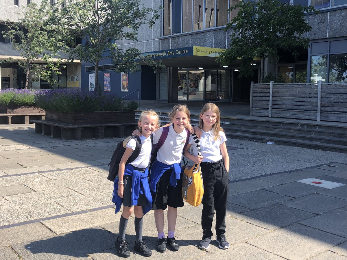 MosesLeanne's tweet photo. @SychdynSchool We have arrived in Aberystwyth for the Book Slam Final!!! 📚🏴󠁧󠁢󠁷󠁬󠁳󠁿😁 https://t.co/jKzQK77Jvi