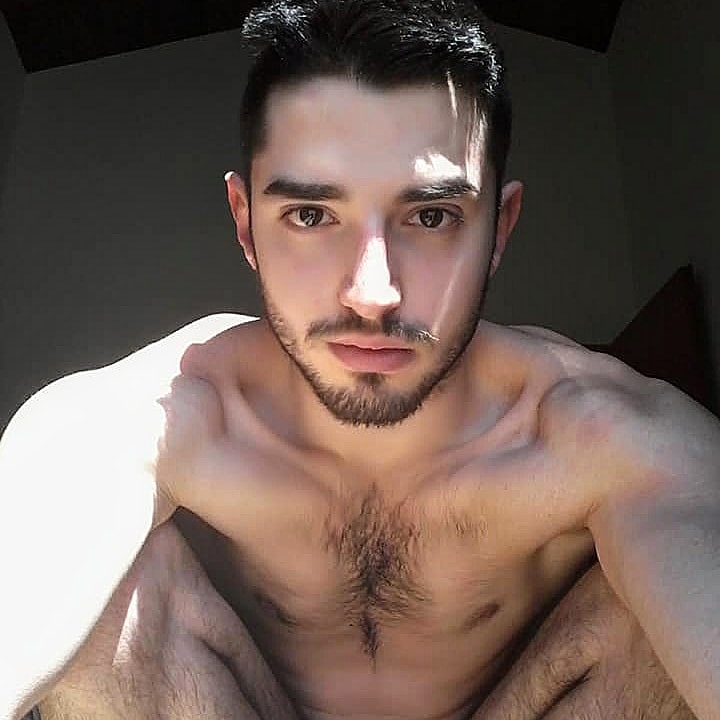 FeralKittenxx's tweet photo. RT se vuoi darmi un bacio. https://t.co/CZXEjqFuaq
