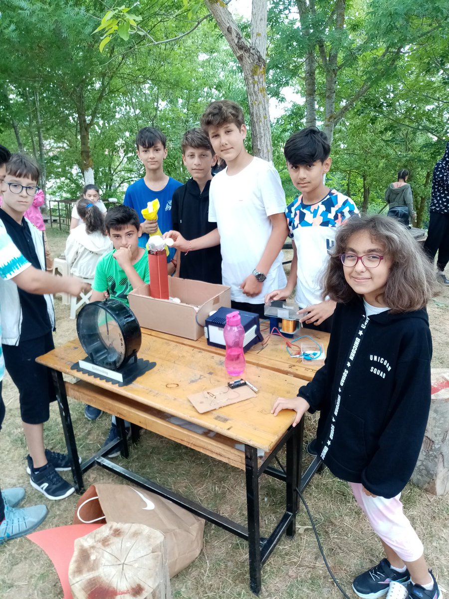 Fizik bölümümüzün atölye çalışması ile destek verdiği  #SEDEF projesi için Sait Faik Abasıyanık Ortaokulu tebrik ederiz. #doğadaetkinlik #fizik <a href="/sfaoopersona/">Sait Faik Abasıyanık Ortaokulu PERSONA</a> @SakaryaFEF <a href="/sakaryauni/">Sakarya Üniversitesi</a>