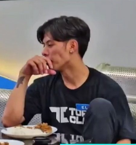 PpopStan_'s tweet photo. Shout out sa ganto din kumain sa Bahay haha kasi Ako ganto din sarap kaya kumain ng naka ganto ๐ @topclass_el
#kumuTopClass #Topclass_El https://t.co/d8PNFFhk6U