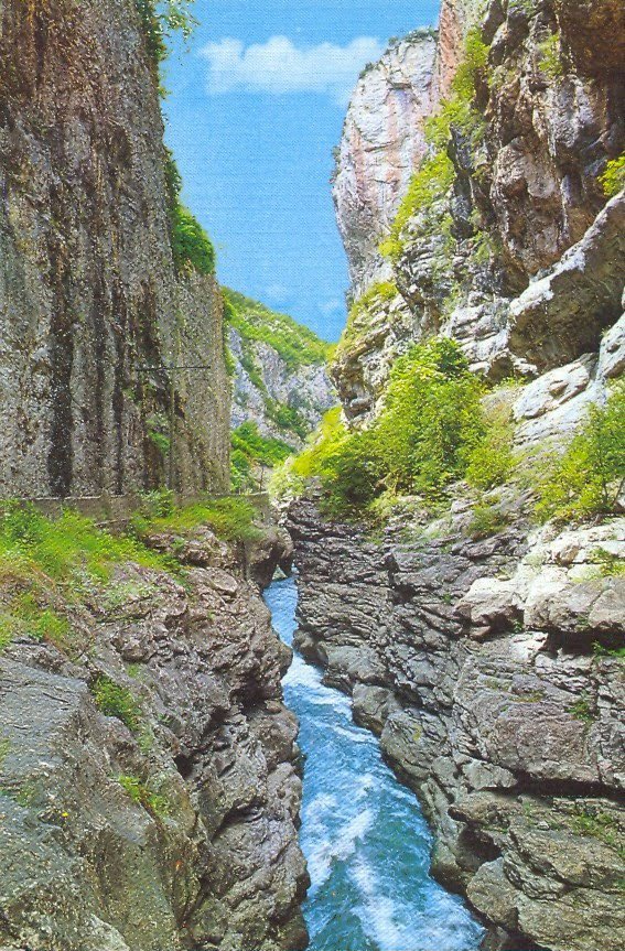 🚨 A las 17:00 abre la carretera del Congosto del Ventamillo indefinidamente 

Poco ha cambiado desde esta fotografía al poderse ver todavía los postes del telégrafo.