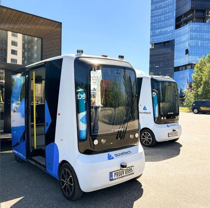 BaniAnvari's tweet image. .@AuveTech vehicles are ready for our @EITUrbanMob activity @LivingLAPT pilot in Ricany! @CTS_UCL @EITeu @eu_Robotics