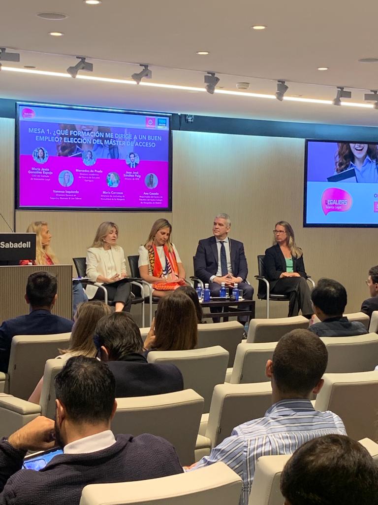 #Legaliers ➡ <a href="/Merypuig/">Maria Carrasco Puig de la Bellacasa</a> , dir. Marketing en @MutuaAbogacia ,destaca que "la forma de trabajar ha cambiado, un buen profesional no depende de lo excelente conocedor que sea de las materias jurídicas, hay que formarse en el conocimiento transversal y en las famosas soft skills".