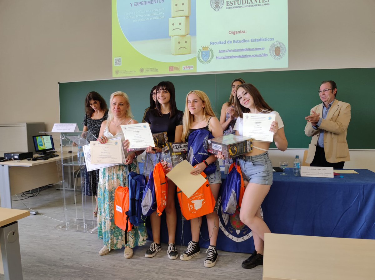 El trabajo «El suicidio, la gran lucha de los adolescentes» de nuestras alumnas Delia Lorena,Alicia, Miriam y Ariadna ha conseguido el premio ESO Senior en el #XVCertamenIncubadoradeSondeosyExperimentos de la #FacultaddeEstudiosEstadísticos de la #UCM.
¡Enhorabuena!