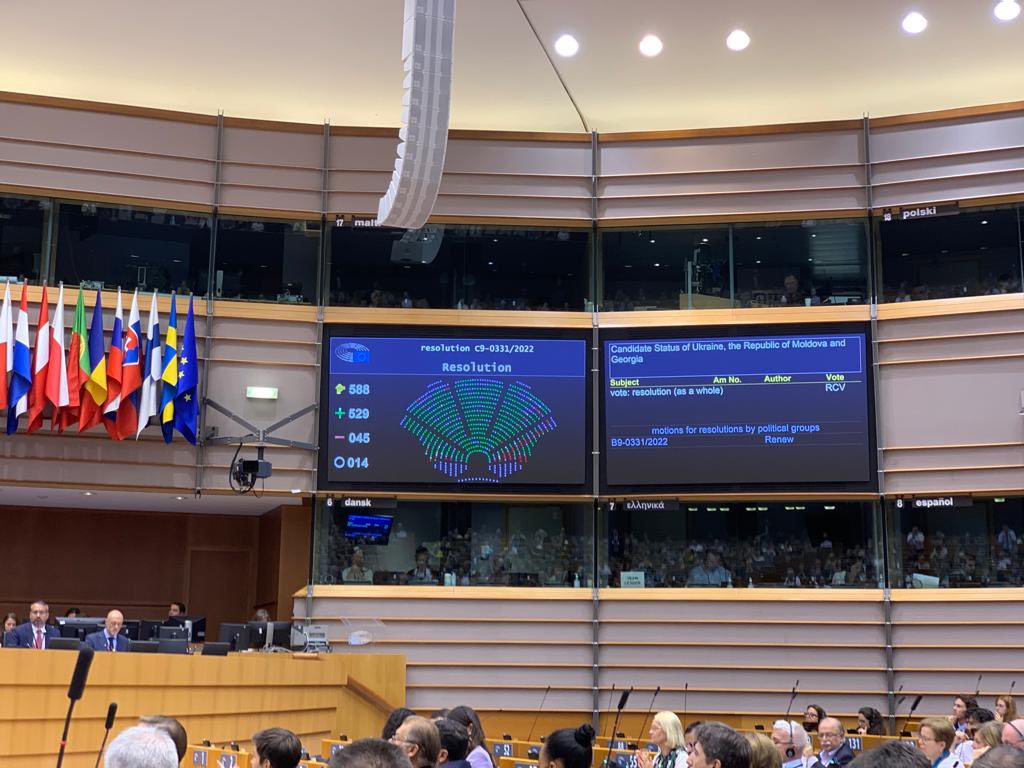 BREAKING: European Parliament approves massively the candidate status of Ukraine and Moldova as member of the European Union !