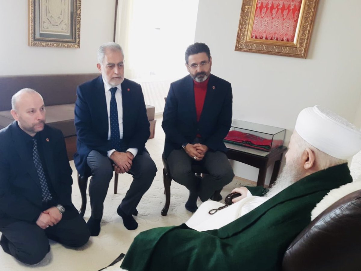 “Allah, ilmi insalardan alimlerin ruhlarını kabzederek alır” haber-i nebisi yine tahakkuk etti ve #MahmudEfendiHazretleri Hakk’a yürüdü. 

Cenab-ı Hak rahmetine gark eylesin, bizleri şefaatine nail eylesin.