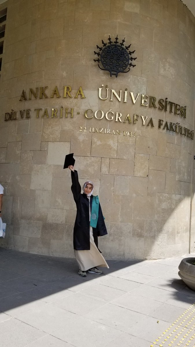morsalkimuzum's tweet photo. Ayy ciddi ciddi psikolog oldunn artıkkk 🎓💃🏻 @aybukst #psikolog https://t.co/v5SgRY6HUI