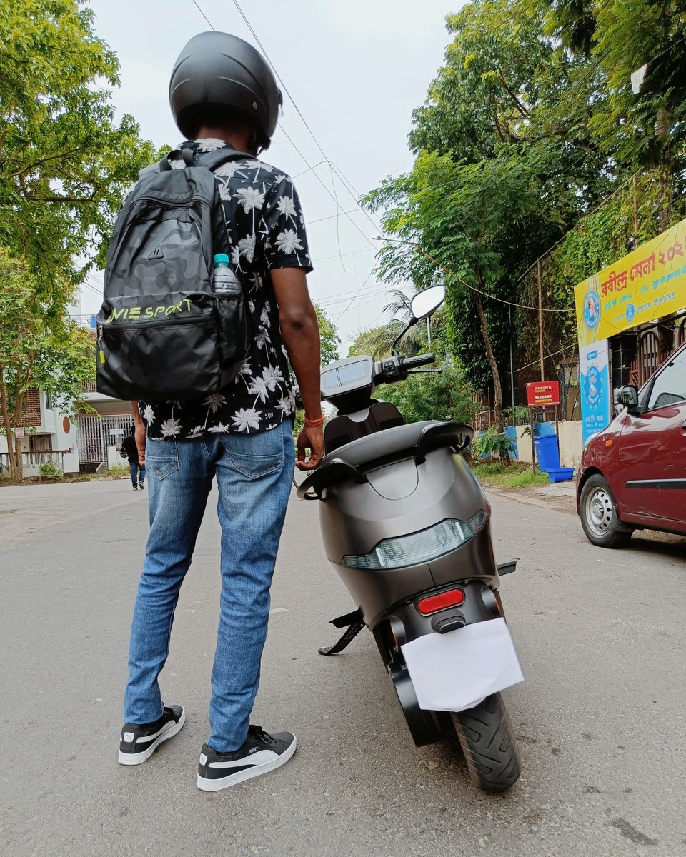 theevtraveller's tweet photo. Ready or not, a revolution is coming⚡
@bhash @OlaElectric 
#olaelectric #testride #Kolkata https://t.co/CGhuUvOtyC