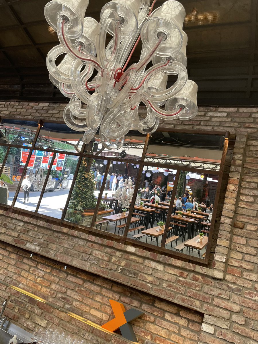 stefwick's tweet photo. Heute in #koeln auf der #Lexpresso. Alleine diese Location ist grandios. Eben ging es um #newwork. Wichtig, dass es diesen Beitrag gab und gibt.#veraenderungstarten https://t.co/Yda5D611kf