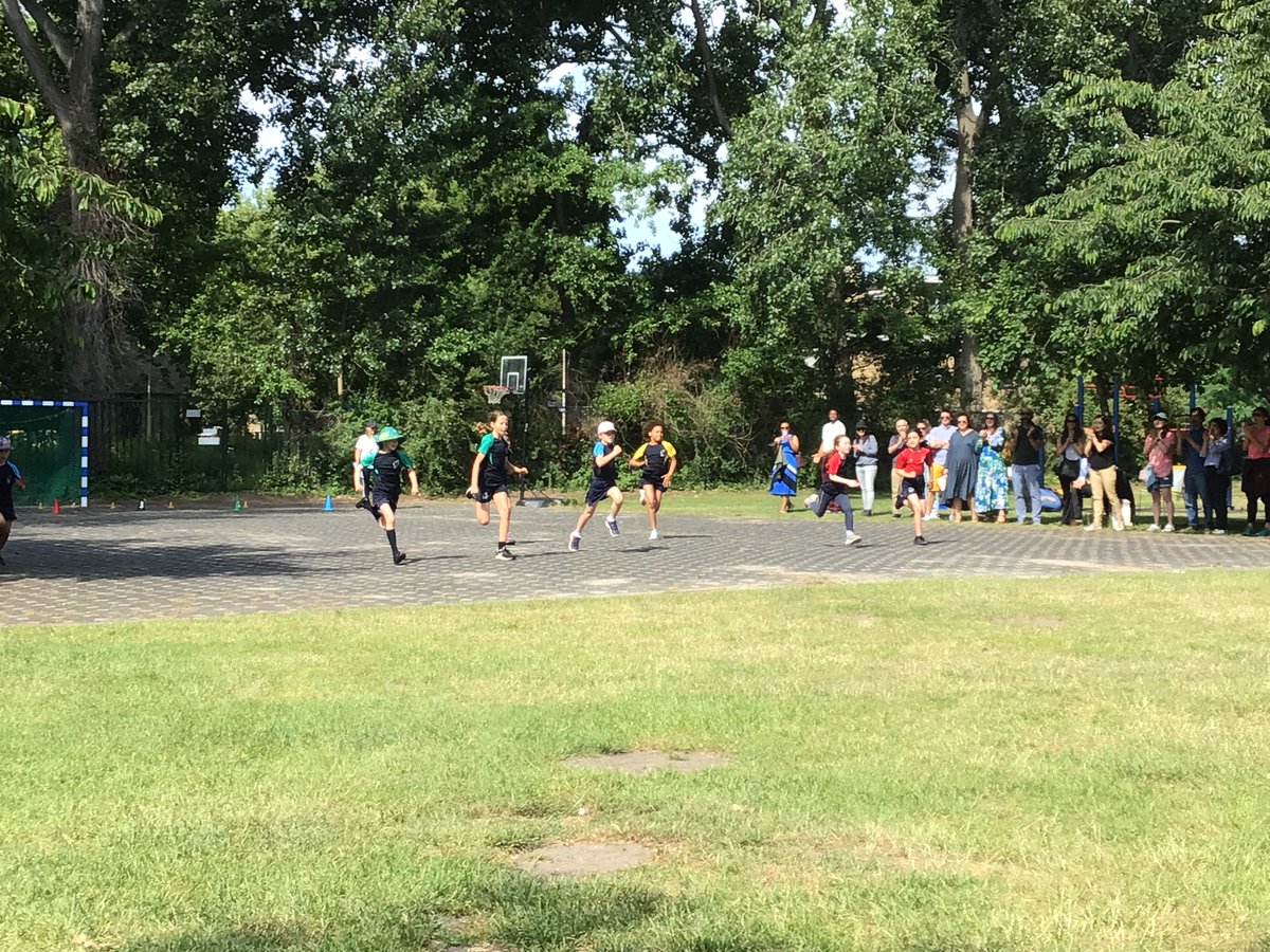 BSNJSV's tweet image. Another fantastic sports event today @BSNJSV 
#JSVY3 and #JSVY4 were brilliant…Taking part, trying their best and cheering each other on. Well done Y3 and Y4!