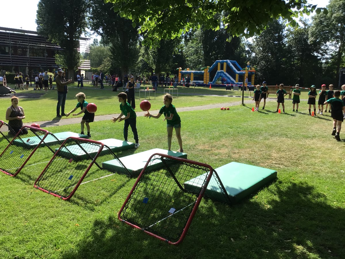 BSNJSV's tweet image. Another fantastic sports event today @BSNJSV 
#JSVY3 and #JSVY4 were brilliant…Taking part, trying their best and cheering each other on. Well done Y3 and Y4!