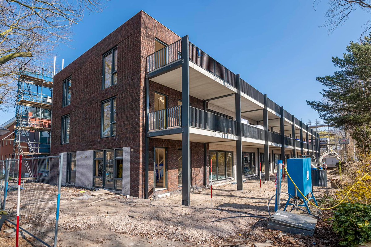 De 25 #CLT sociale huurwoningen in <a href="/GemeenteLeiden/">Gemeente Leiden</a> zijn af! <a href="/onsdoelleiden/">Ons Doel</a> kreeg +1300 aanmeldingen!!! 🥵🤯 Er is wat aan de hand in NL...
Lees verder: sustay.nl/2022/06/23/gew…
<a href="/UfkesApeldoorn/">Ufkes</a> mooi werk verricht! #woningmarkt #betaalbaarwonen #houtbouw #duurzaam #trots