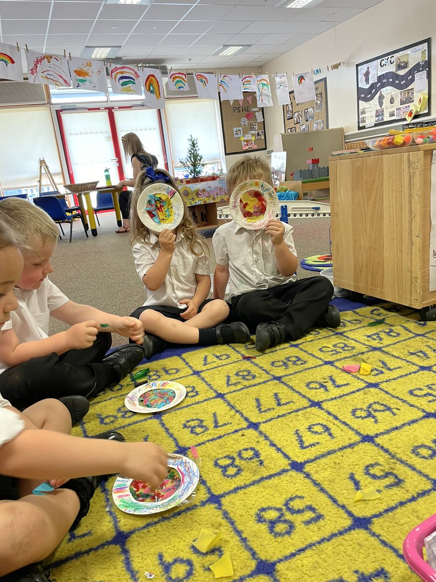 MrsSmithEHPA's tweet photo. Sculpture, making sun catchers ☀️ @EYFSDRET1 @EdwardHeneagePA https://t.co/dq1Fpbi9iP
