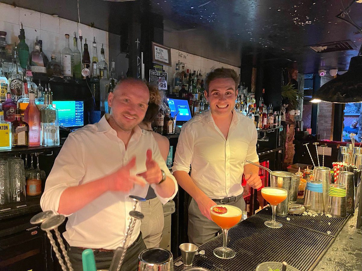 CharterSync's tweet photo. Last week the #CharterSync team went to a cocktail making masterclass 🥂

We all had a lot of fun making cocktails, mocktails and a lot of mess!

Huge thank you to @LDNCocktailClub for having us 🥳

#TeamBonding #TeamFun #WeAreHiring #Aviation #Recruiting https://t.co/KLNXqkajgi