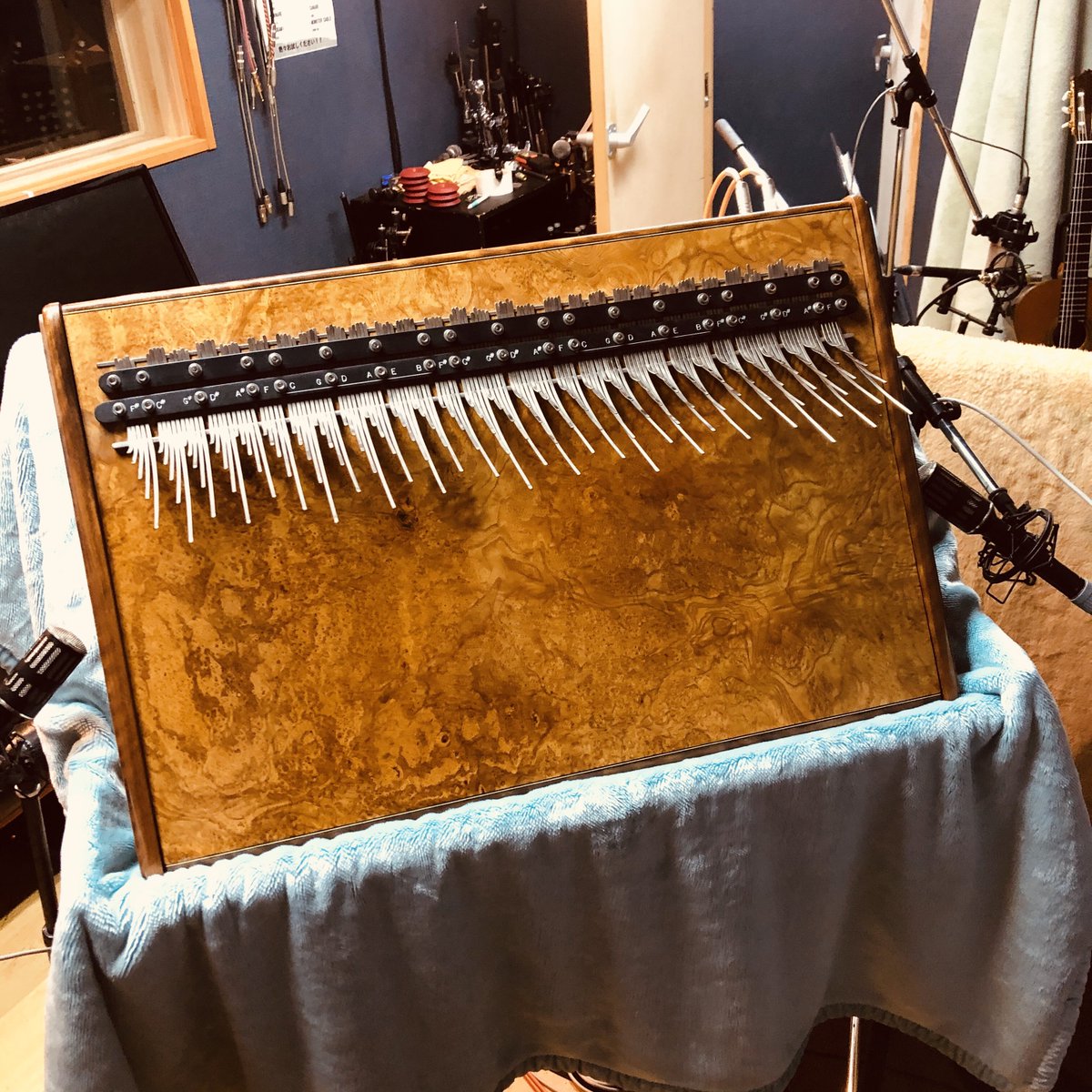 nori_chichibu's tweet photo. はじめて録りました、でっかいカリンバ!Mbira(ムビラ?ンビラ?)と言うそうです。
#カリンバ #ムビラ #ンビラ #Calimba #Kalimba #Mbira https://t.co/90dIJIgX3d