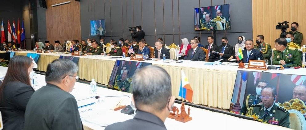 MayWongST's tweet photo. #Cambodia @ASEAN chair defended its invitation to #Myanmar #military defence minister at #ASEAN meeting saying #phnompenh "determined to play its role without discriminating against or leaving any ASEAN member behind" https://t.co/wXbbVInule #WhatsHappeningInMyanmar END THREAD https://t.co/NOSUGQUGgp