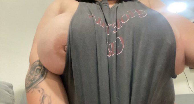 I may or may not ... be having a surprise sell on OF ??? https://t.co/v6cC7wrtuf