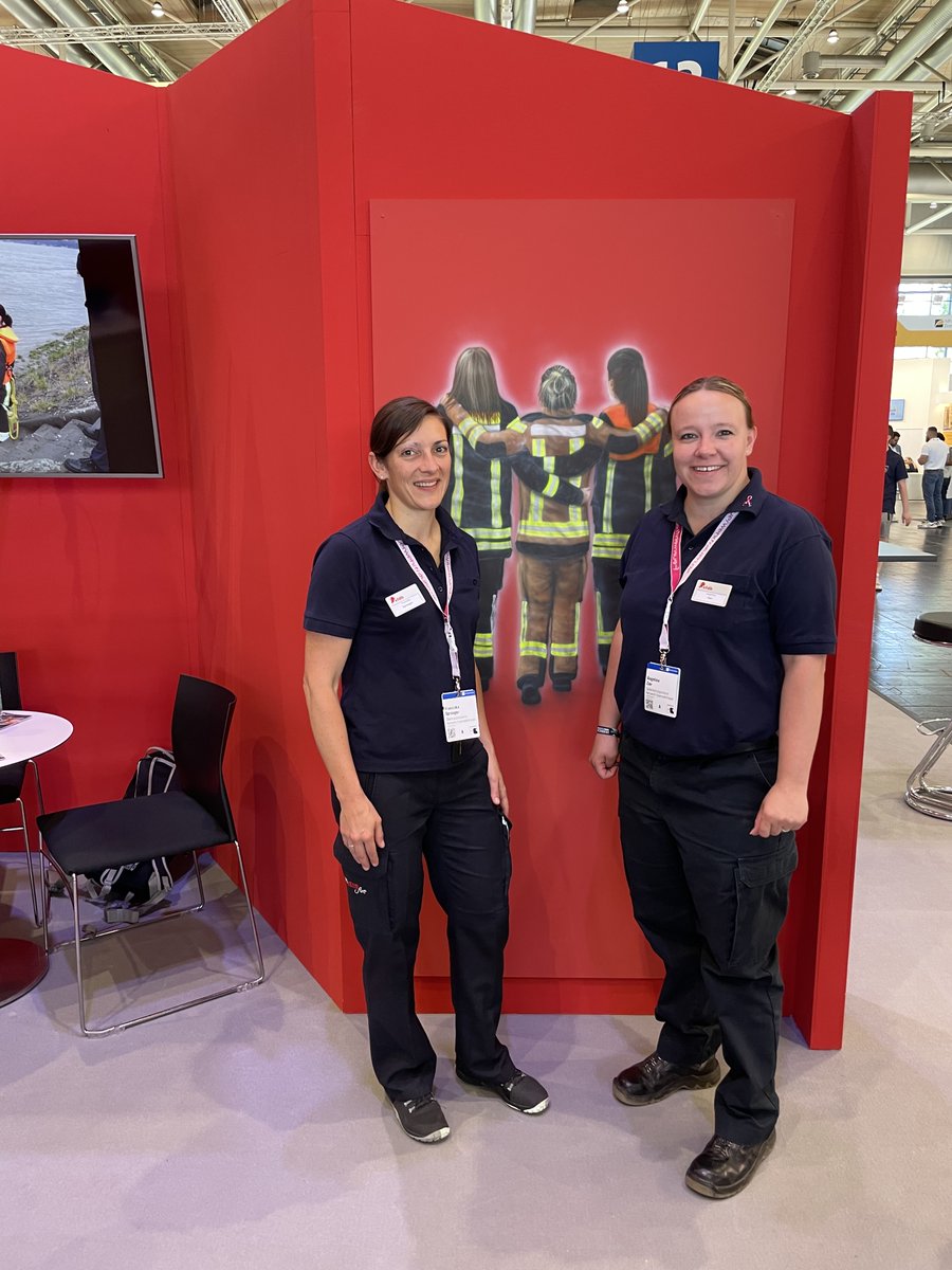 SalvemoDE's tweet photo. Wir freuen uns auf guten Kontakt! #interschutz2022 

Die #Feuerwehrfrauen sind auf Facebook zu finden: https://t.co/9OOFmEUQJt https://t.co/1Ctzy8UMRi