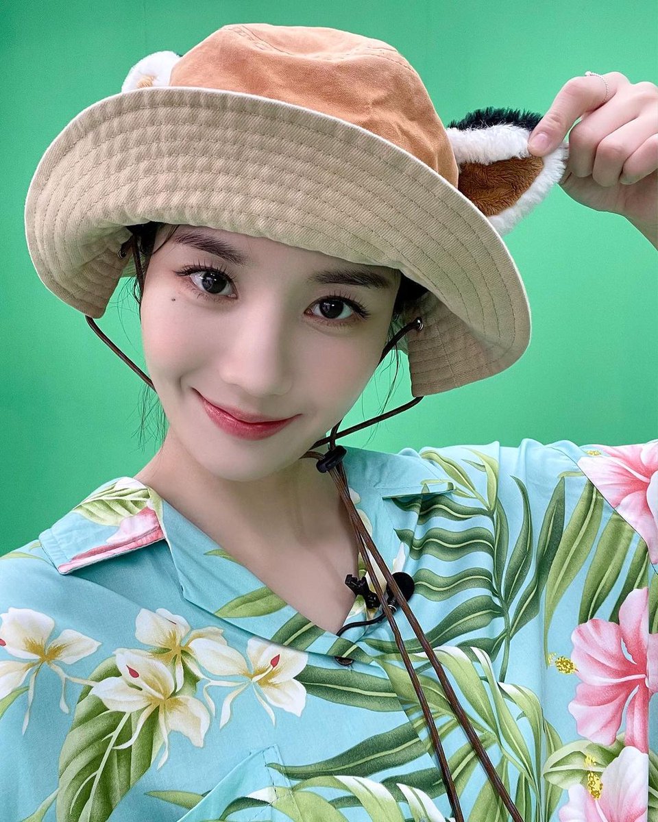 EunbiFR's tweet photo. → INSTA | 23.06.22

« Les RUBIs crient fort 👏 »
_
@KWONEUNBI #KWONEUNBI
#권은비 https://t.co/SuJ3Zax7FA