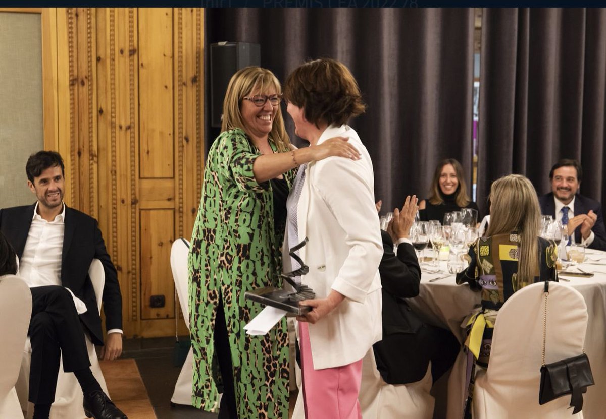 ada_andorra's tweet photo. Us convidem a veure i escoltar el fabulós discurs de la nostra Vicepresidenta de l'ADA, Cristina Rico, en rebre el "premi a la igualtat" durant la gala de #PremisCea celebrada el 21 de juny.
⬇️ Enllaç discurs
https://t.co/k1VFPi7xSk
Crèdits:
👉🏻@CEA_And
👉🏻Filmic Audiovisuals https://t.co/tho5ONYYX9