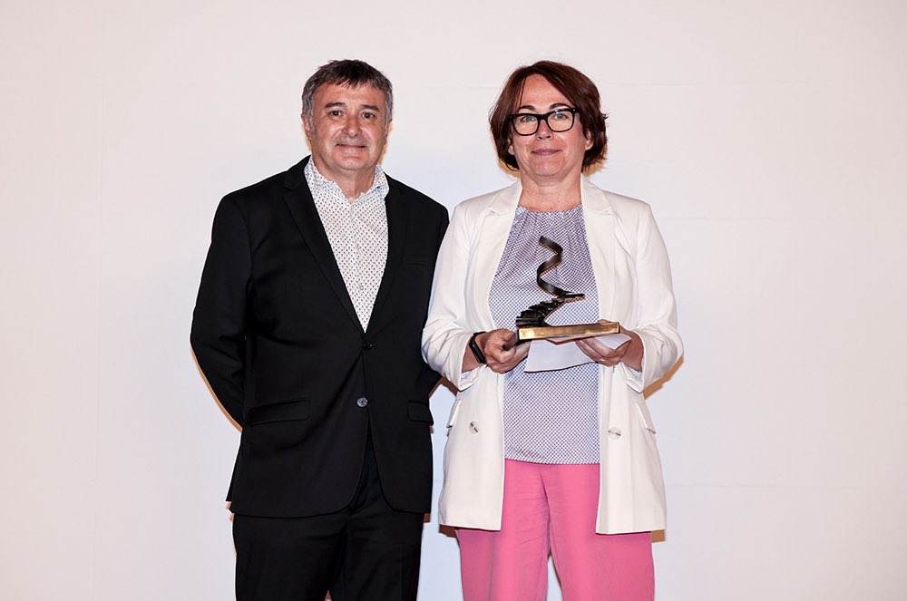 ada_andorra's tweet photo. Us convidem a veure i escoltar el fabulós discurs de la nostra Vicepresidenta de l'ADA, Cristina Rico, en rebre el "premi a la igualtat" durant la gala de #PremisCea celebrada el 21 de juny.
⬇️ Enllaç discurs
https://t.co/k1VFPi7xSk
Crèdits:
👉🏻@CEA_And
👉🏻Filmic Audiovisuals https://t.co/tho5ONYYX9