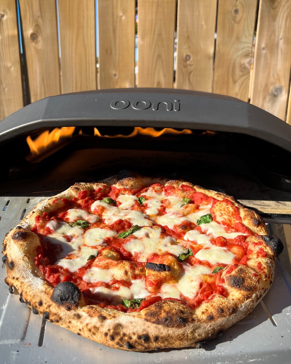 Zimmysnook's tweet photo. Made pizzas as appetizers for our guests. Kept it simple with pepperoni & pickled jalapeño or Margherita.
Cooked in the @oonihq Koda 16🔥
👉https://t.co/E0lJZJHRCL
#ooni #oonified #pizza #pizzalover #thursdayvibes https://t.co/QJDDfFTnAY