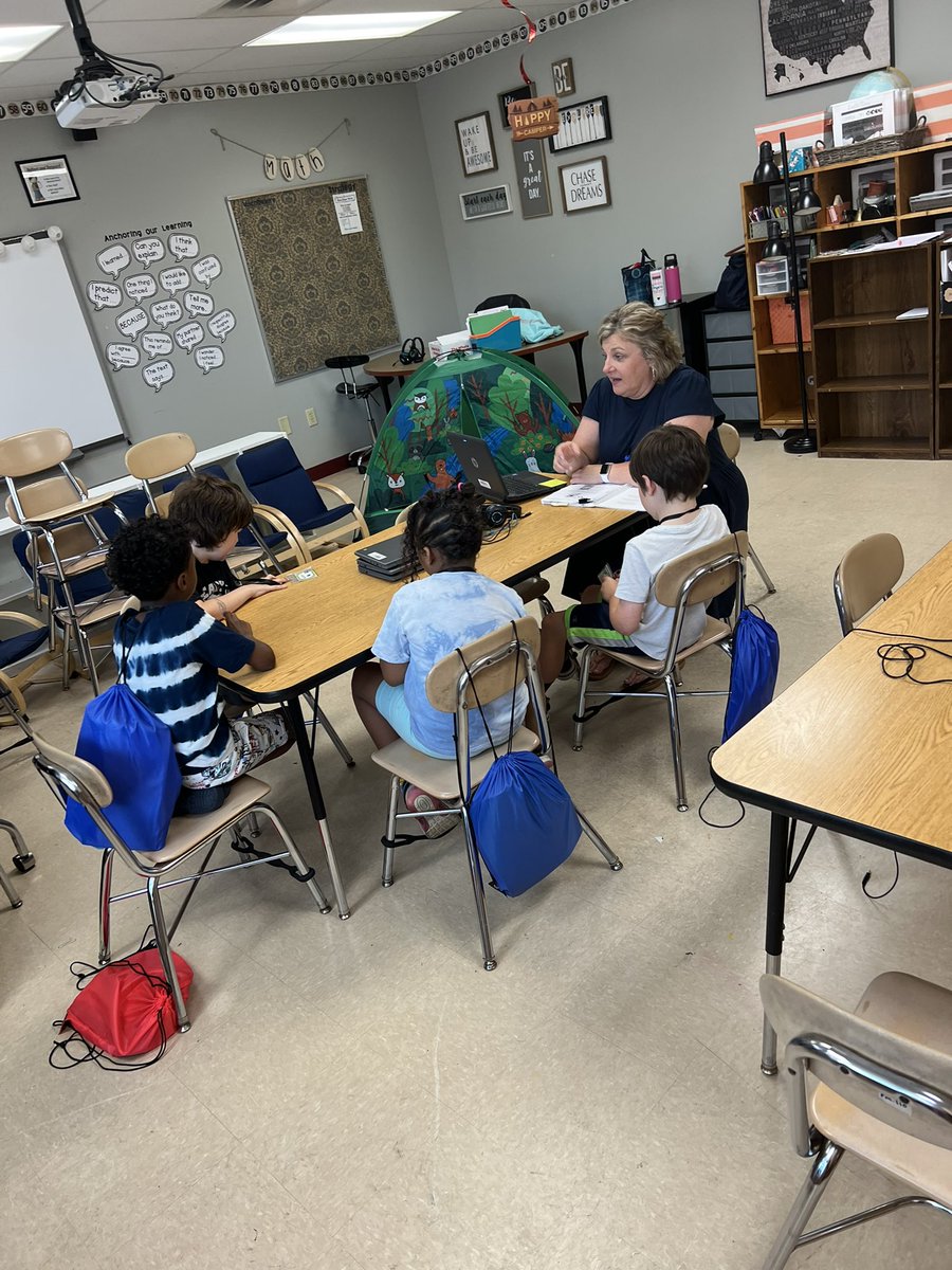 LacyDavis123's tweet image. When teachers jump right into being reading camp leaders and students have improved as camp readers! These kids and teachers have been working so hard while #readingforpleasure!
#readingcamp #campreadalot #rowtheboatEWA