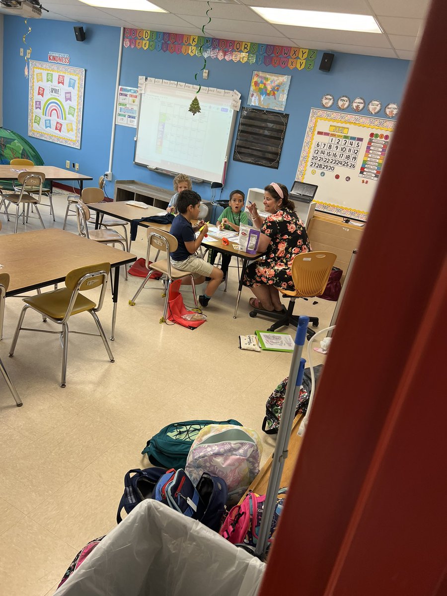 LacyDavis123's tweet image. When teachers jump right into being reading camp leaders and students have improved as camp readers! These kids and teachers have been working so hard while #readingforpleasure!
#readingcamp #campreadalot #rowtheboatEWA