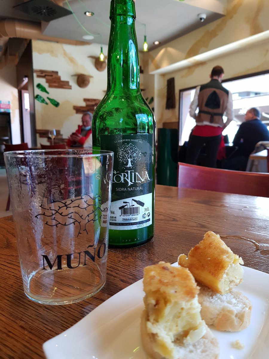 Con unos culinos y un pinchín empezamos el día y que hoy remataremos con esas hogueras en esta noche de San Xuan 🔥