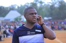uwimaclarisse's tweet photo. BREAKING| 

Nzeyimana Felix wari ushinzwe amarushanwa muri Ferwafa n’umusifuzi Javan Tuyisenge bamaze gutabwa muri yombi aho bafungiye Rwezamenyo. 

Byemejwe n’umuvugizi wa #RIB Dr #Murangira. 

Ruswa niyo… https://t.co/NBp9eVEdCg