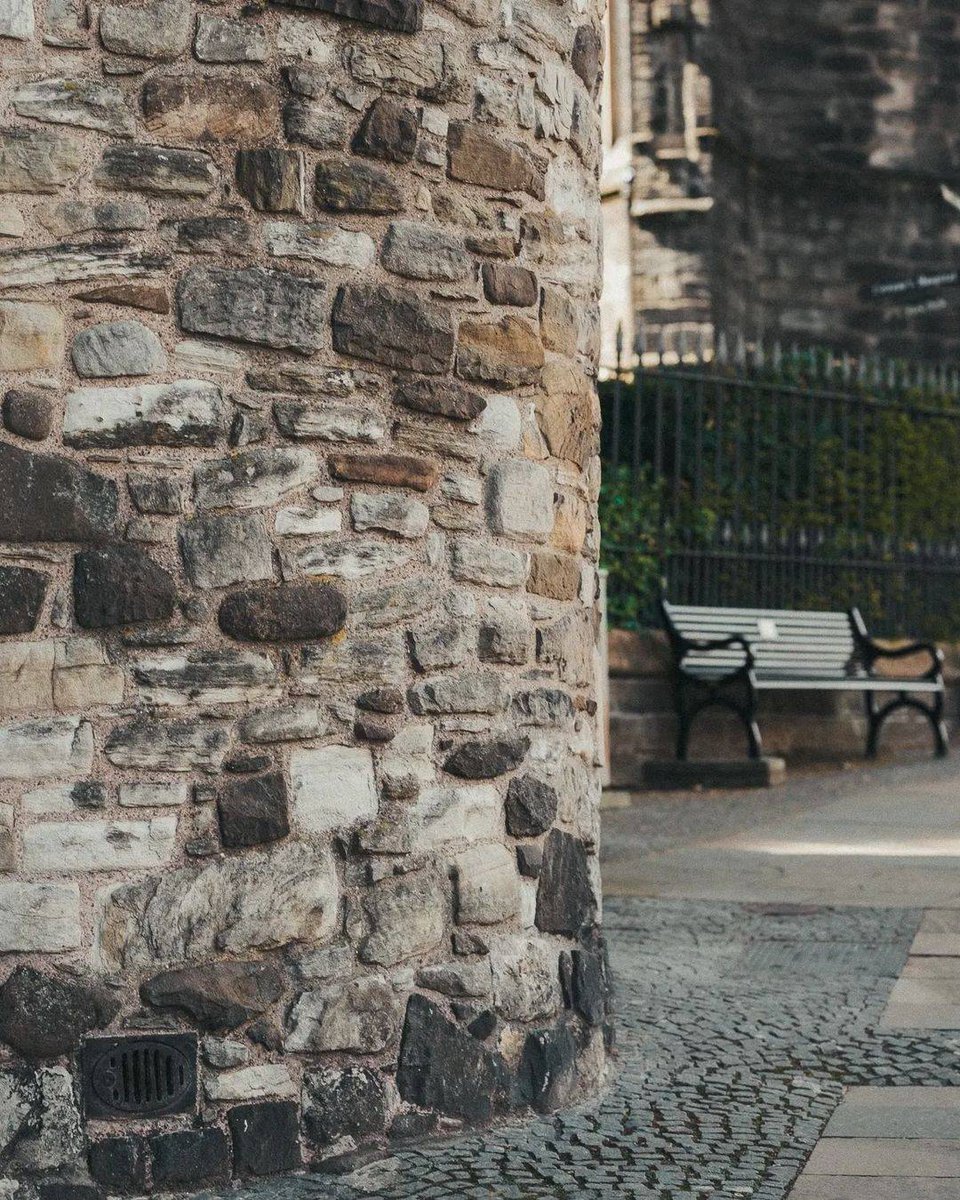 StirlingAWS's tweet photo. Stirling's old town - charm and history at every corner. π§‘
Great photos by IG/visitstirling
#Stirling #VisitScoltand @VisitScotland @StirUni https://t.co/5bNbONZzJO