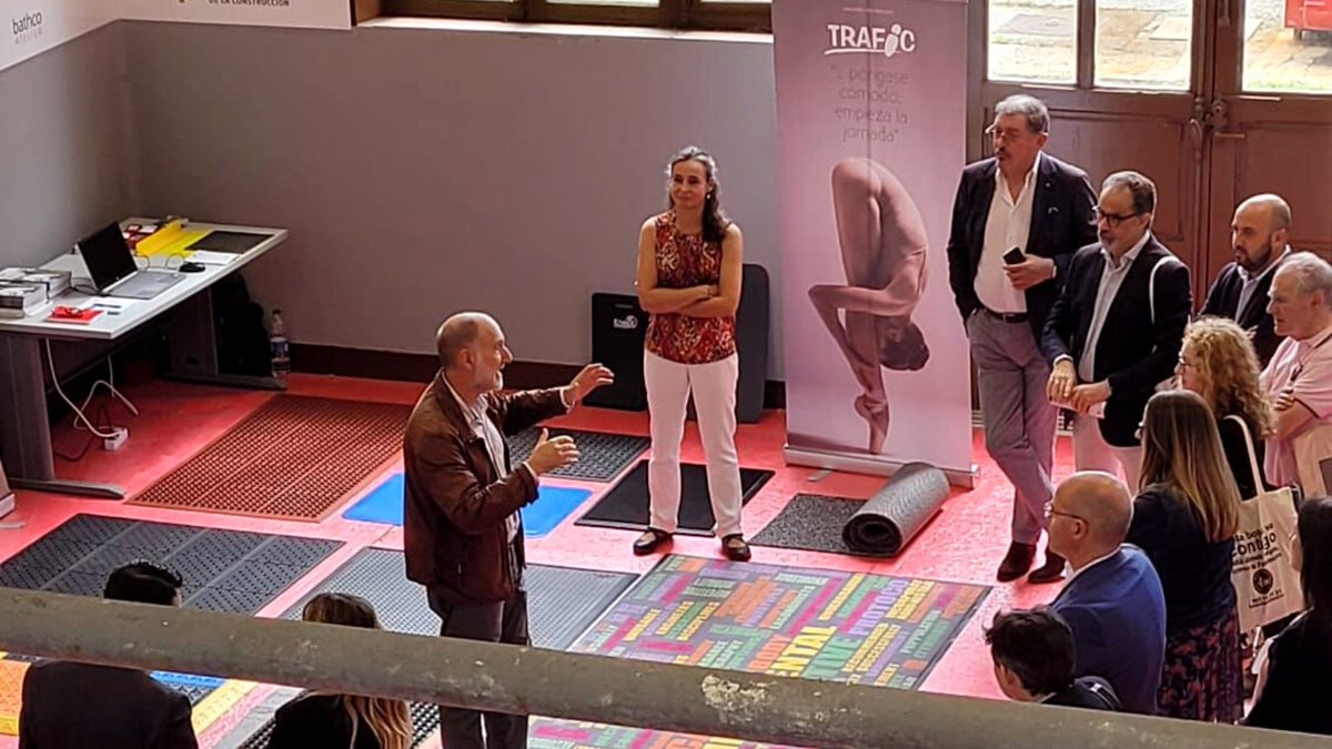 GrupoTrafic's tweet photo. Gran participación en la Feria de Innovación en Prevención de Cantabria #FIPCAN. Los participantes han mostrado mucho interés por nuestras alfombras ergonómicas y antifatiga. Muchas gracias por asistir. https://t.co/wVEeZFJjRw