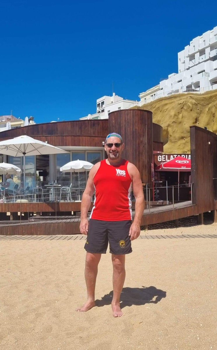 aledlixwm's tweet photo. @wynneevans if you're going to wear a vest.....😝🏴󠁧󠁢󠁷󠁬󠁳󠁿 https://t.co/4PsTaYqqoP