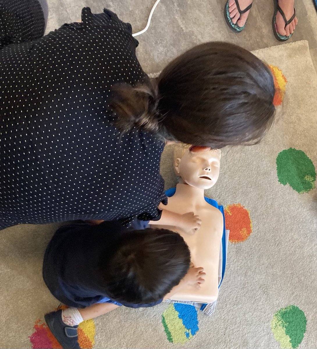 MMejard30's tweet photo. Des ateliers intergénérationnels « gestes qui sauvent » organisés @CarsatLR dans le centre socio-culturel #Calade à #Sommieres ! En cas d’accident c’est vous, nous, qui sauvons des vies 🫀🫁🧠 #secourisme https://t.co/psSYBbJw5p