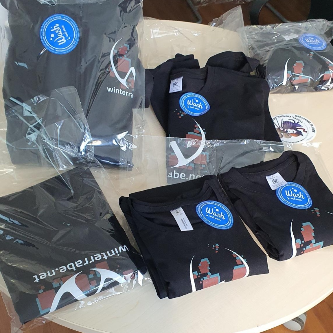 WinterrabeMedia's tweet photo. Wo sind wir denn hin? Auf zum Indie Game Fest! Das neue Gefieder für die Raben ist eingetroffen und das Auto gepackt! 
#IndieGameFest
#Winterrabe #Winterrabemedia #Radevormwald #Köln #Indiedev #Indiegame #Gamedev #IndieMarketing  #GamesNRW https://t.co/9xAl5joWct