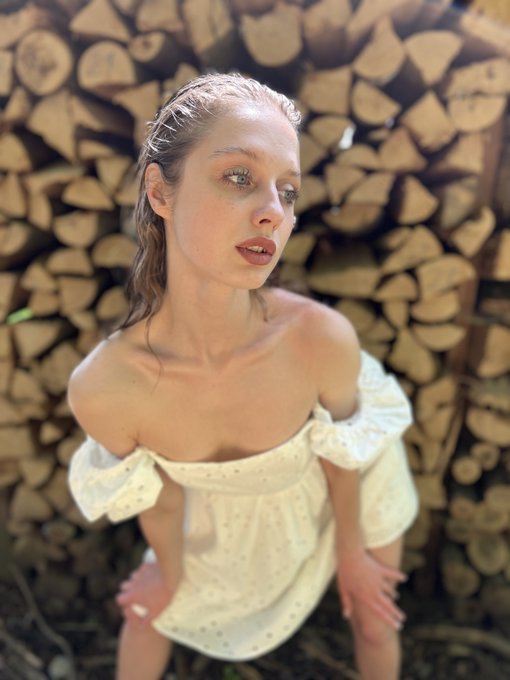 Let's chat! My OnlyFans is 70% cheaper. Come get to know the real Amelie 😇😇😅I promise there is so much<a href="/tag/chat"class="tags"><span>#chat</span></a><a href="/tag/erotic"class="tags"><span>#erotic</span></a><a href="/tag/sexting"class="tags"><span>#sexting</span></a><a href="/tag/customs"class="tags"><span>#customs</span></a>