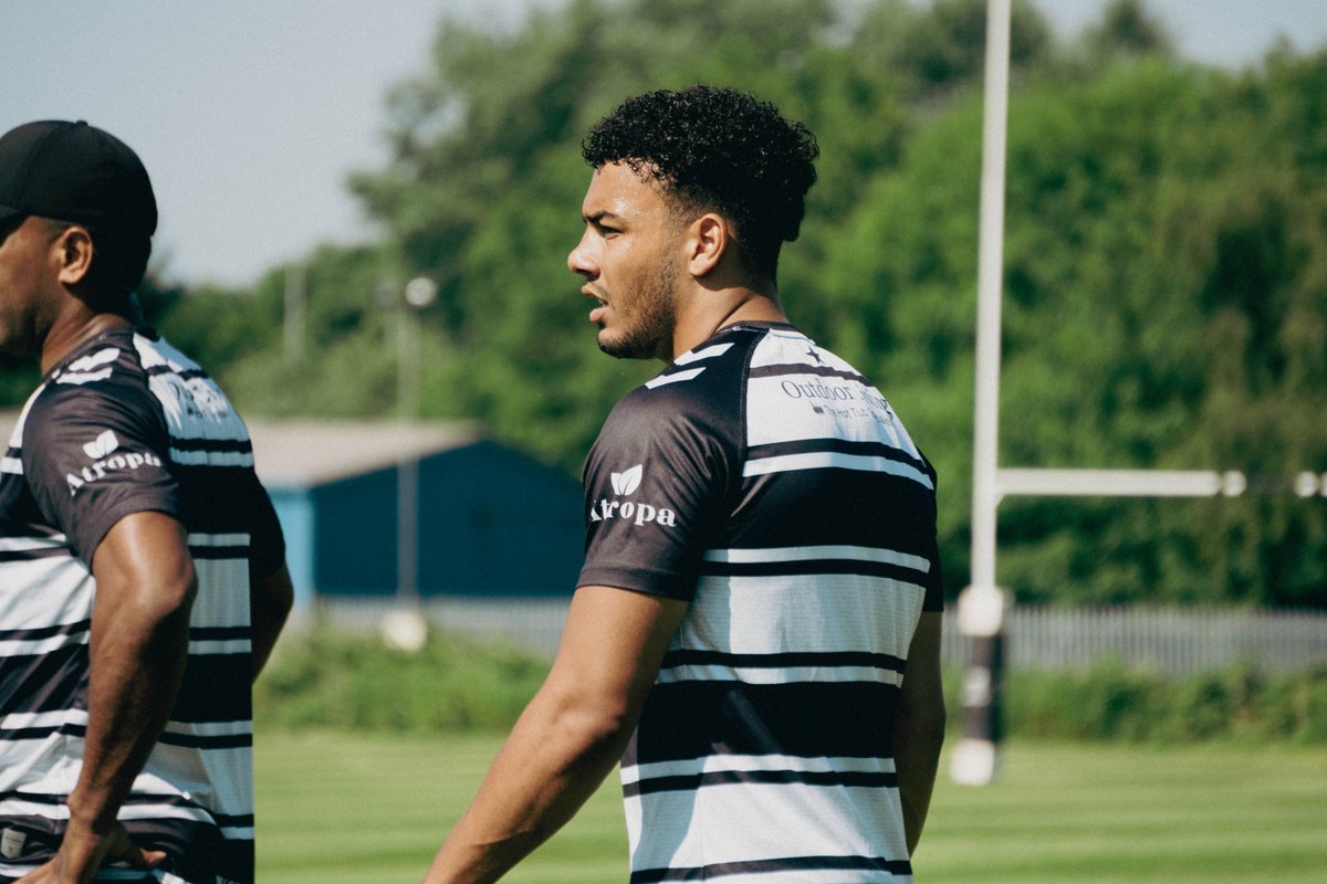 hullfcofficial's tweet photo. 𝘾𝘼𝙋𝙏𝘼𝙄𝙉'𝙎 𝙍𝙐𝙉 ✅ 

Final session completed ahead of tomorrow's Round 16 @SuperLeague meeting with @WarringtonRLFC ☀️

🛒 Captain's Run Tee 👉 https://t.co/5qcRePlIGm

⚫️⚪️ #COYH | #JacuzziPerformance https://t.co/6qf5GVH8w7