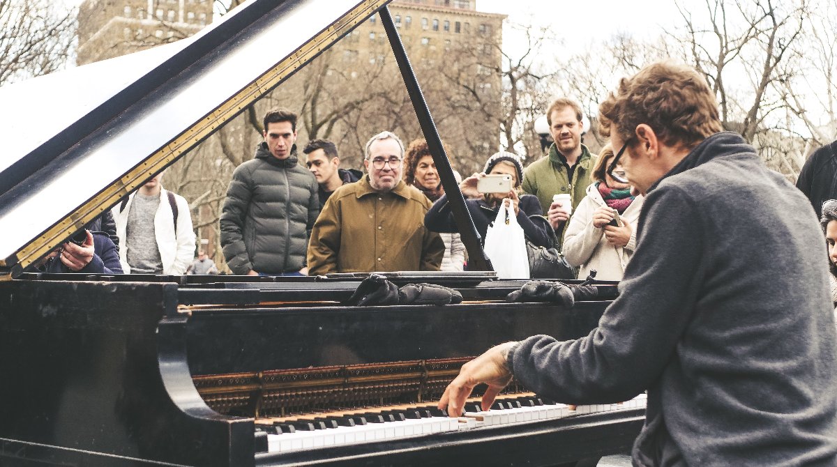 Do you like playing music for people to sing to? Then we've got just the collection of songs for you! 🎹 We've picked six popular tunes that are perfect for a sing-a-long.🪄

Make your way to our blog to find the full list now.
go.flowkey.com/motivated 

#flowkey #learnpiano #sing