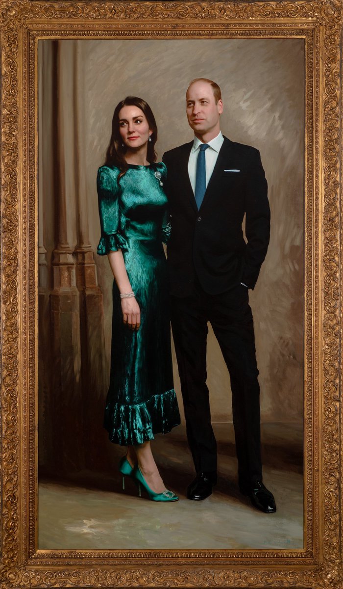 RoyalCentral's tweet image. BREAKING: The first official portrait of the Duke &amp;amp; Duchess of Cambridge has been unveiled.

Painted by award-winning British portrait artist Jamie Coreth, the artwork will be available to view at University of Cambridge’s Fitzwilliam Museum.

royalcentral.co.uk/uk/first-joint…