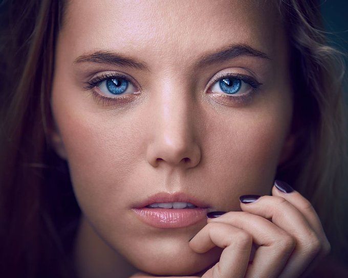 What portrait do you like more? https://t.co/fUKi0XRLxo