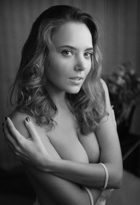 What portrait do you like more? https://t.co/fUKi0XRLxo