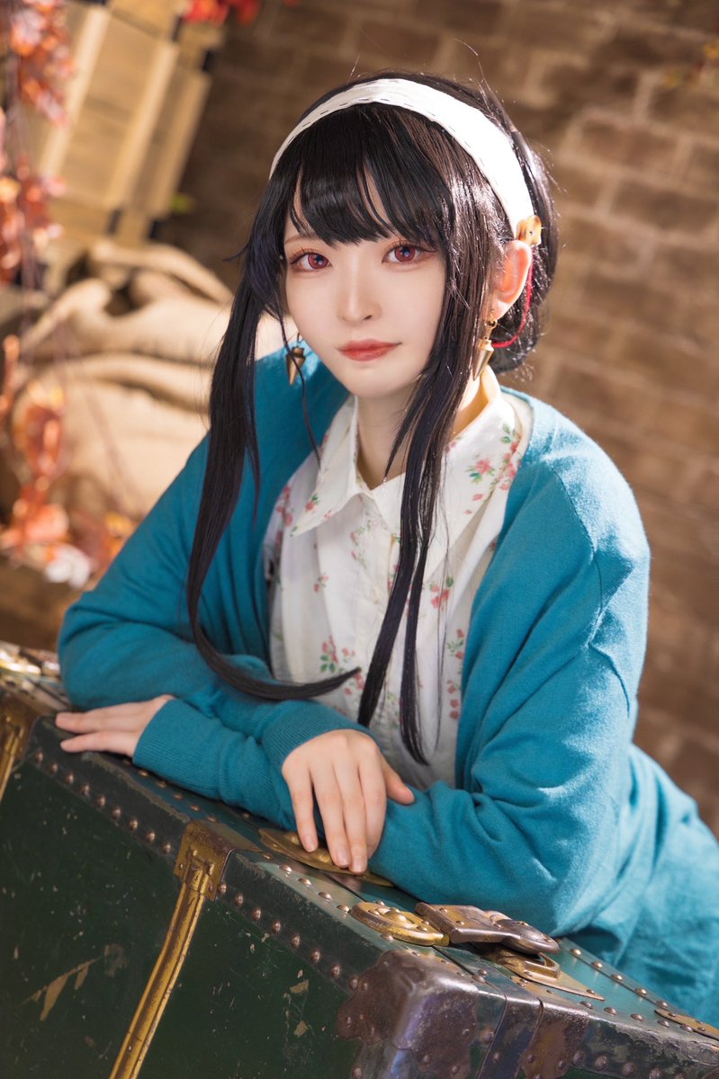 コスプレイヤーよぐ Spy Family ヨルさんの私服はアパレル服でコーディネート