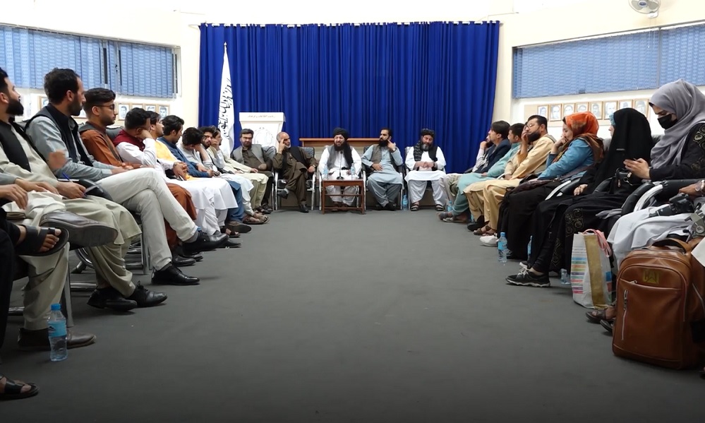 ArianaNews_'s tweet photo. Media monitoring and support committee launched in Herat province
https://t.co/JalJgUIaGX
#ArianaNews #Herat #MediaCommittee https://t.co/qWatBSl0RG